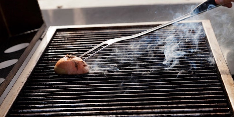 Cleaning BBQ Grill Using An Onion
